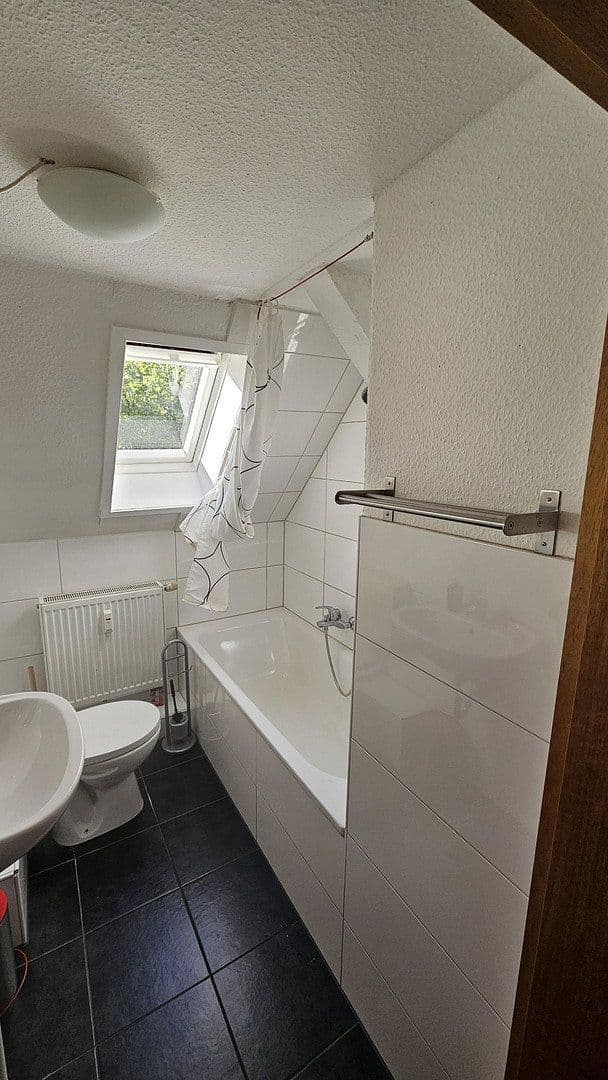 Prenájom bytu 4-izbový 93 m², Mülheimer Straße 76, Essen, Severné Porýnie - Westfálsko Prenájom bytu 4-izbový 93 m², Mülheimer Straße 76, Essen, Severné Porýnie - Westfálsko