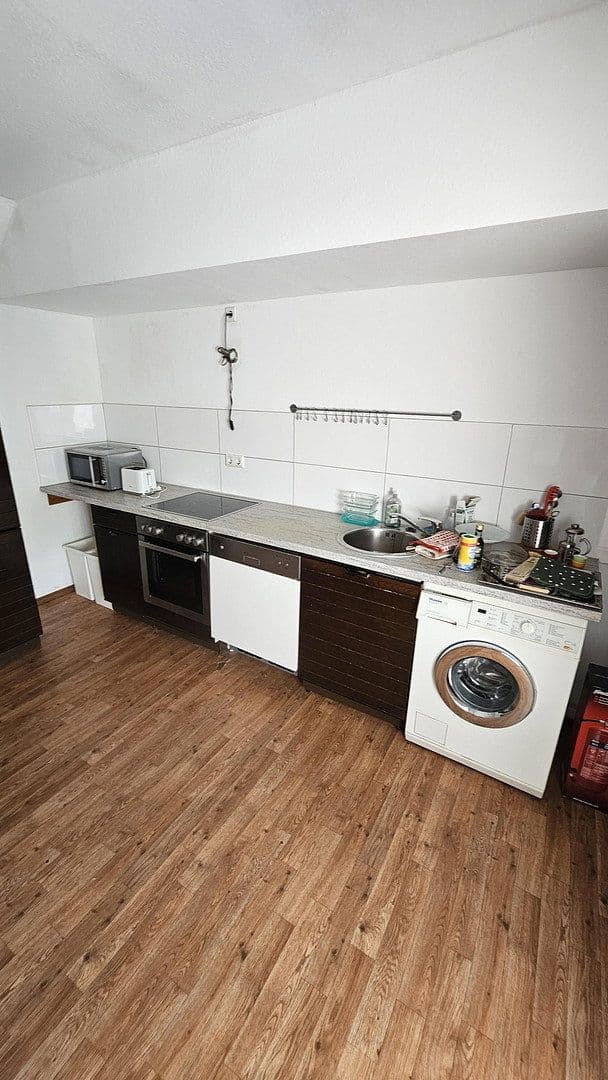 Prenájom bytu 4-izbový 93 m², Mülheimer Straße 76, Essen, Severné Porýnie - Westfálsko Prenájom bytu 4-izbový 93 m², Mülheimer Straße 76, Essen, Severné Porýnie - Westfálsko