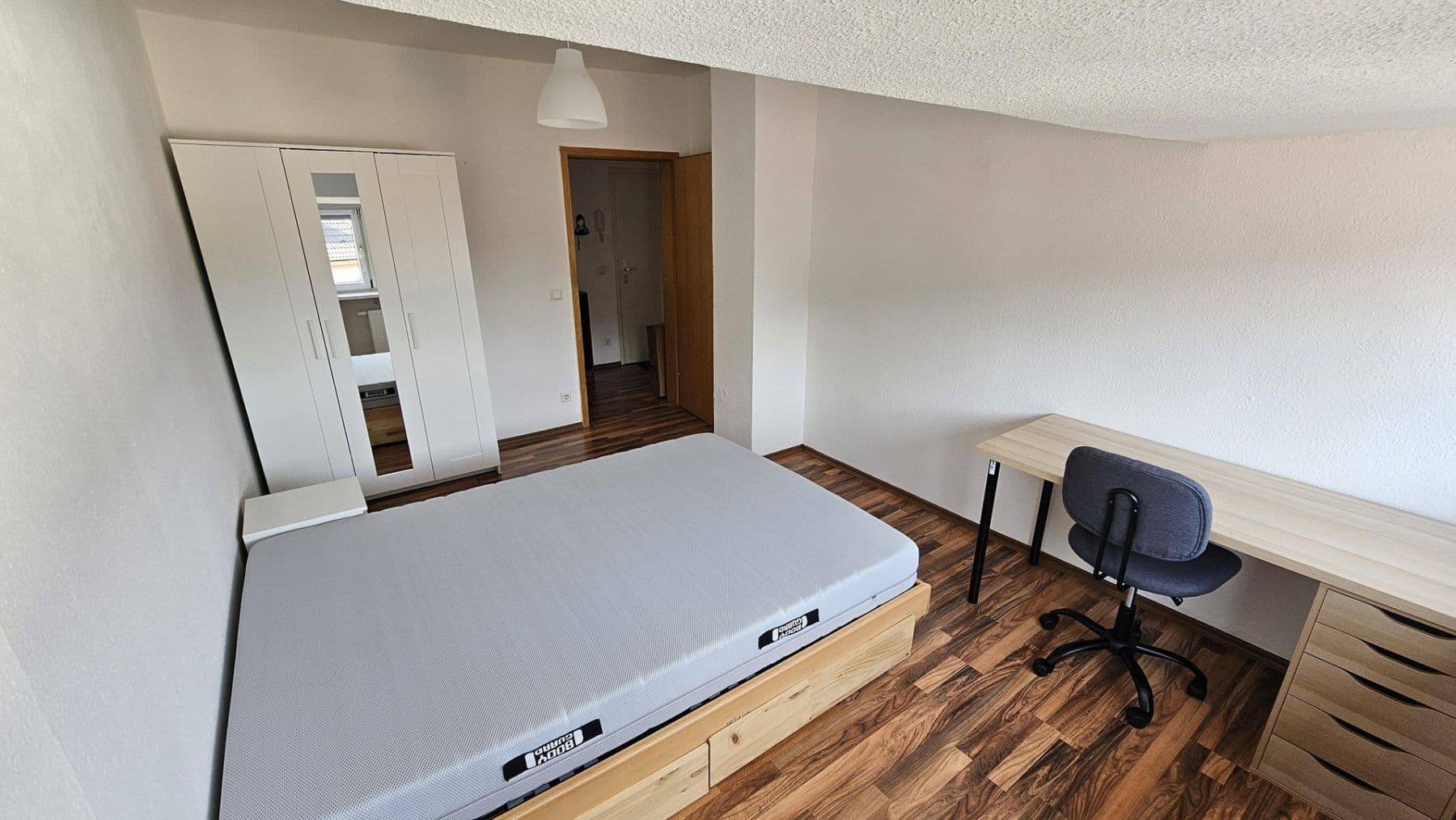Prenájom bytu 4-izbový 93 m², Mülheimer Straße 76, Essen, Severné Porýnie - Westfálsko Prenájom bytu 4-izbový 93 m², Mülheimer Straße 76, Essen, Severné Porýnie - Westfálsko