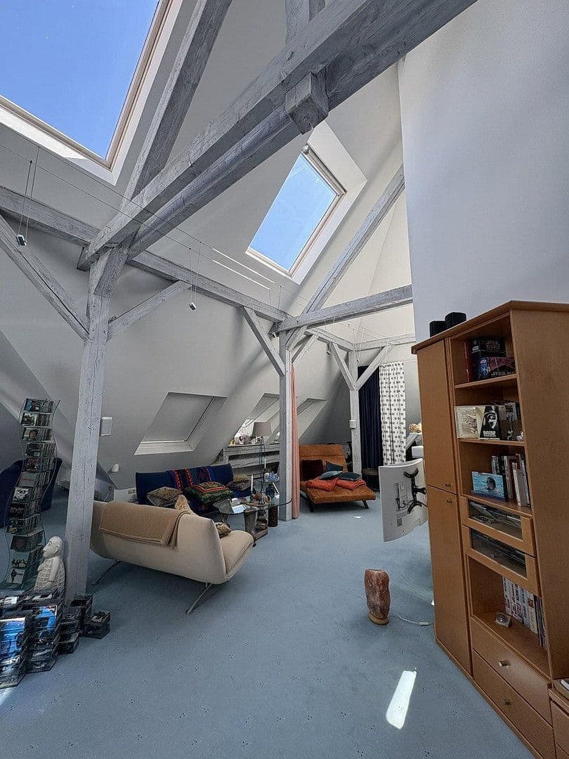 Prenájom bytu 3-izbový 214 m², Hannover, Dolné Sasko Prenájom bytu 3-izbový 214 m², Hannover, Dolné Sasko