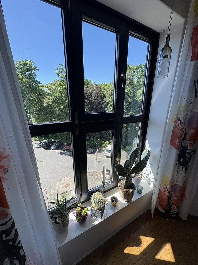 Prenájom bytu 3-izbový 214 m², Hannover, Dolné Sasko Prenájom bytu 3-izbový 214 m², Hannover, Dolné Sasko