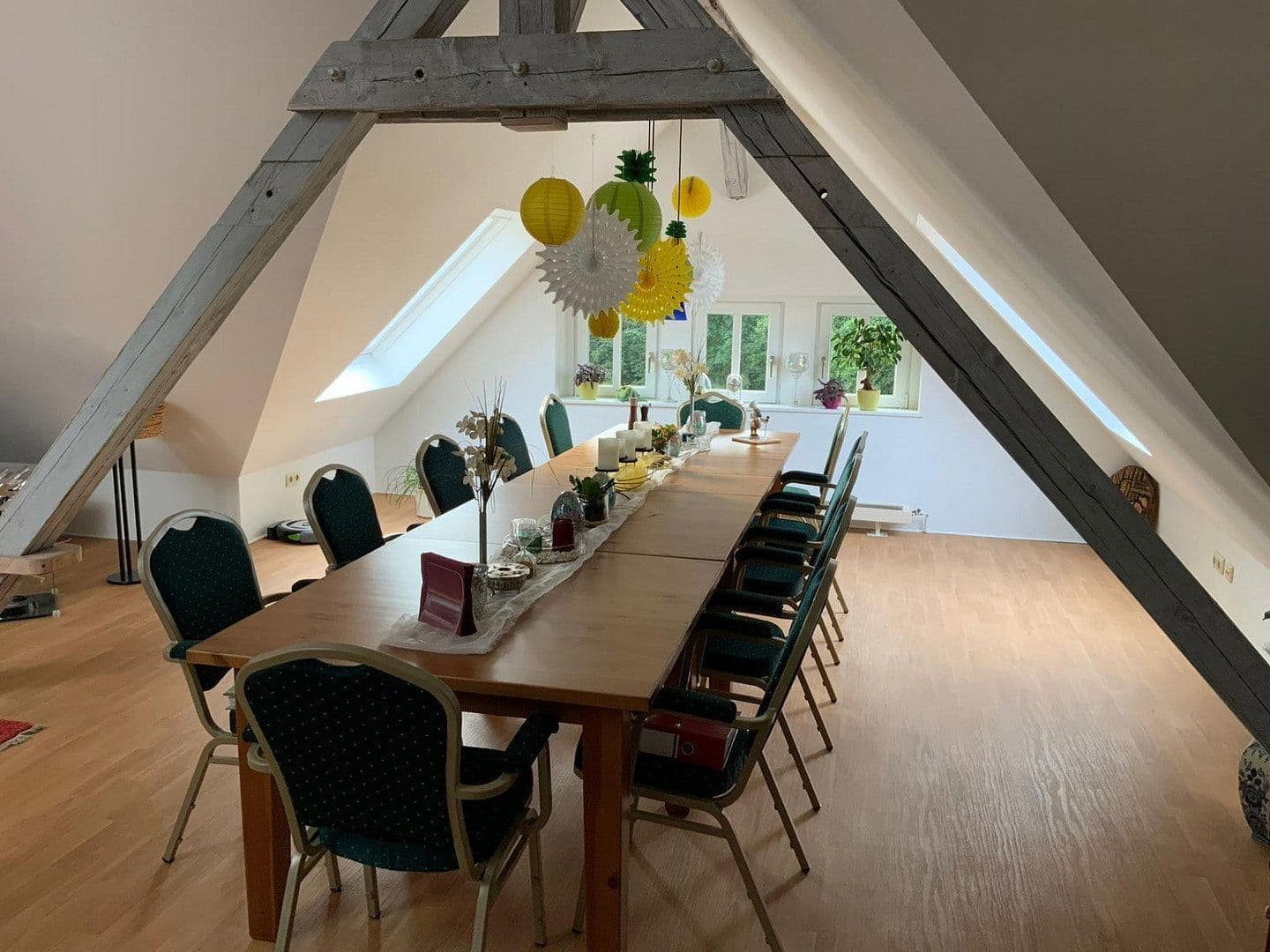 Prenájom bytu 3-izbový 214 m², Hannover, Dolné Sasko Prenájom bytu 3-izbový 214 m², Hannover, Dolné Sasko