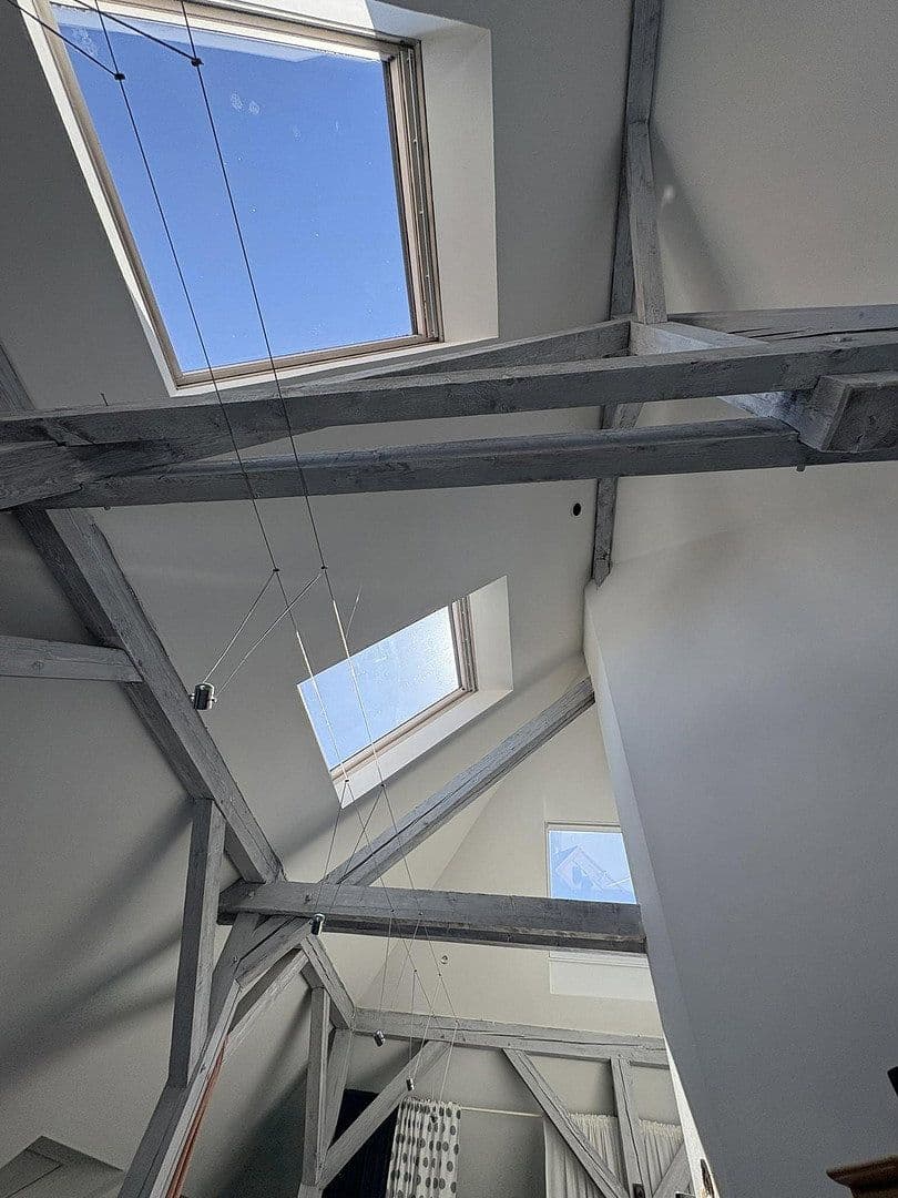 Prenájom bytu 3-izbový 214 m², Hannover, Dolné Sasko Prenájom bytu 3-izbový 214 m², Hannover, Dolné Sasko