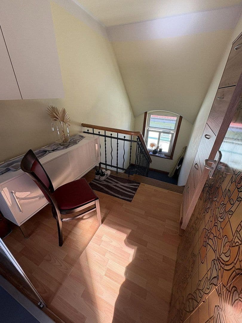 Prenájom bytu 3-izbový 214 m², Hannover, Dolné Sasko Prenájom bytu 3-izbový 214 m², Hannover, Dolné Sasko