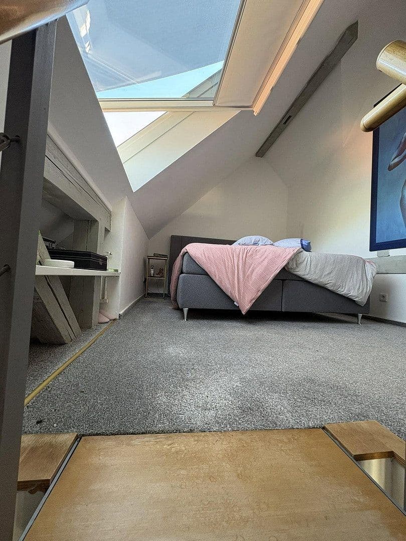 Prenájom bytu 3-izbový 214 m², Hannover, Dolné Sasko Prenájom bytu 3-izbový 214 m², Hannover, Dolné Sasko