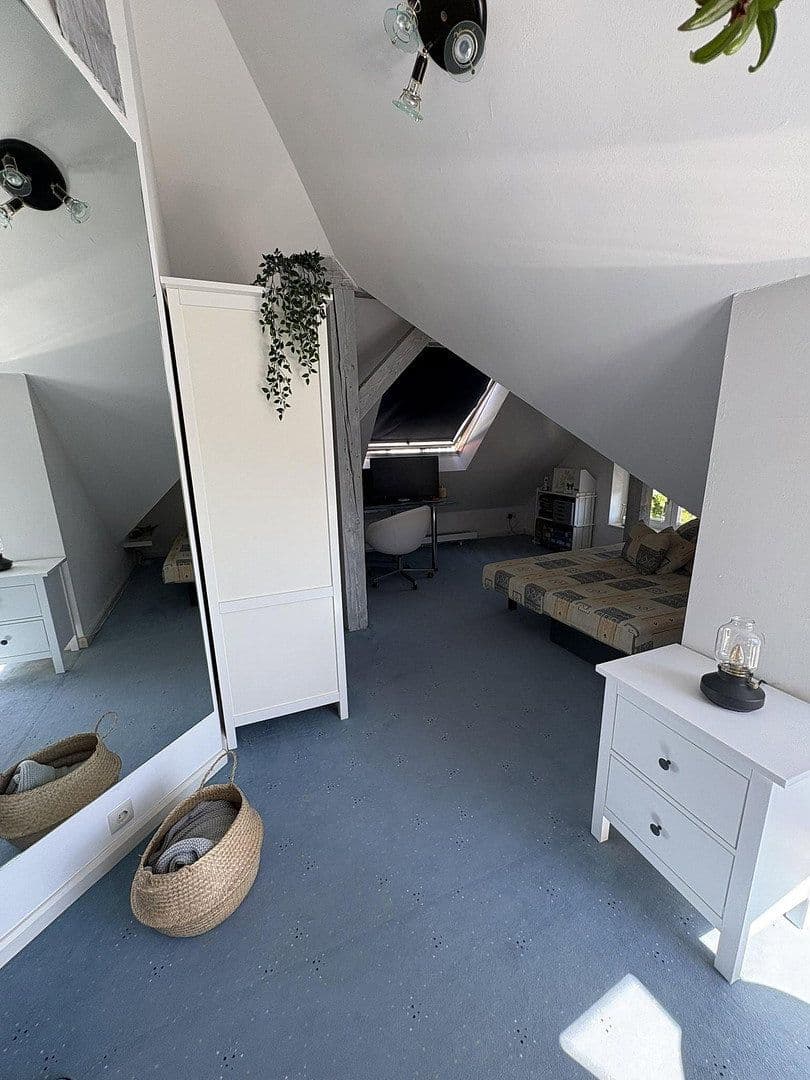 Prenájom bytu 3-izbový 214 m², Hannover, Dolné Sasko Prenájom bytu 3-izbový 214 m², Hannover, Dolné Sasko