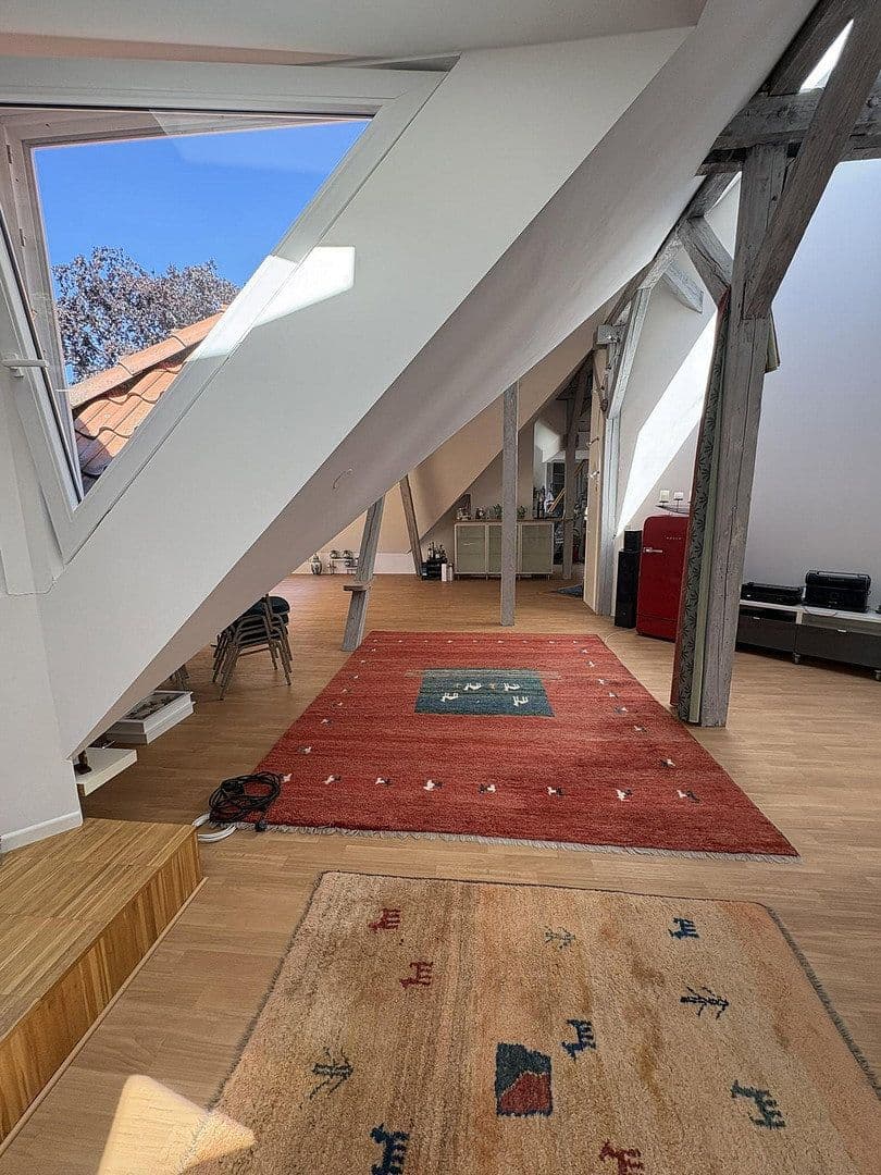 Prenájom bytu 3-izbový 214 m², Hannover, Dolné Sasko Prenájom bytu 3-izbový 214 m², Hannover, Dolné Sasko