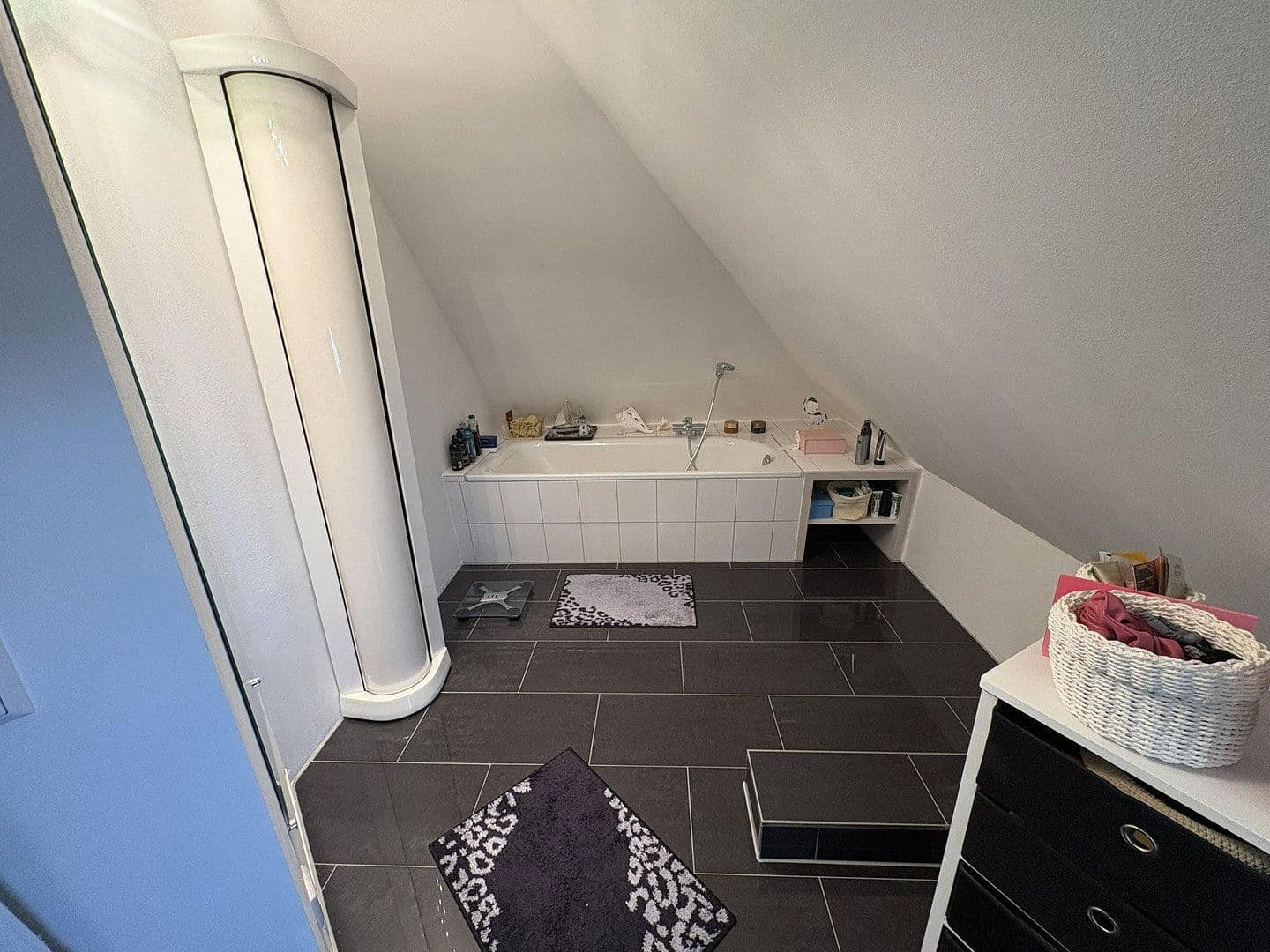Prenájom bytu 3-izbový 214 m², Hannover, Dolné Sasko Prenájom bytu 3-izbový 214 m², Hannover, Dolné Sasko