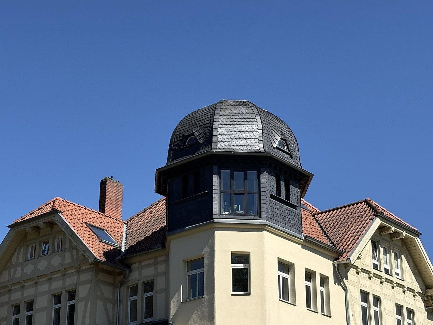 Prenájom bytu 3-izbový 214 m², Hannover, Dolné Sasko Prenájom bytu 3-izbový 214 m², Hannover, Dolné Sasko
