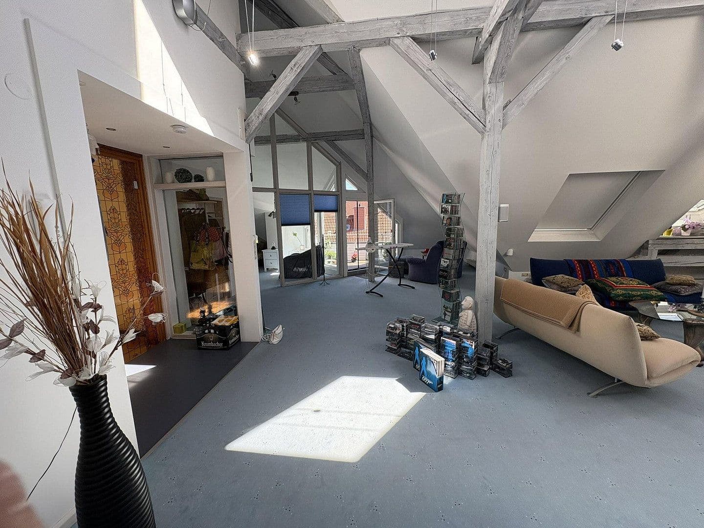 Prenájom bytu 3-izbový 214 m², Hannover, Dolné Sasko Prenájom bytu 3-izbový 214 m², Hannover, Dolné Sasko