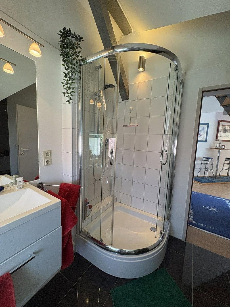 Prenájom bytu 3-izbový 214 m², Hannover, Dolné Sasko Prenájom bytu 3-izbový 214 m², Hannover, Dolné Sasko