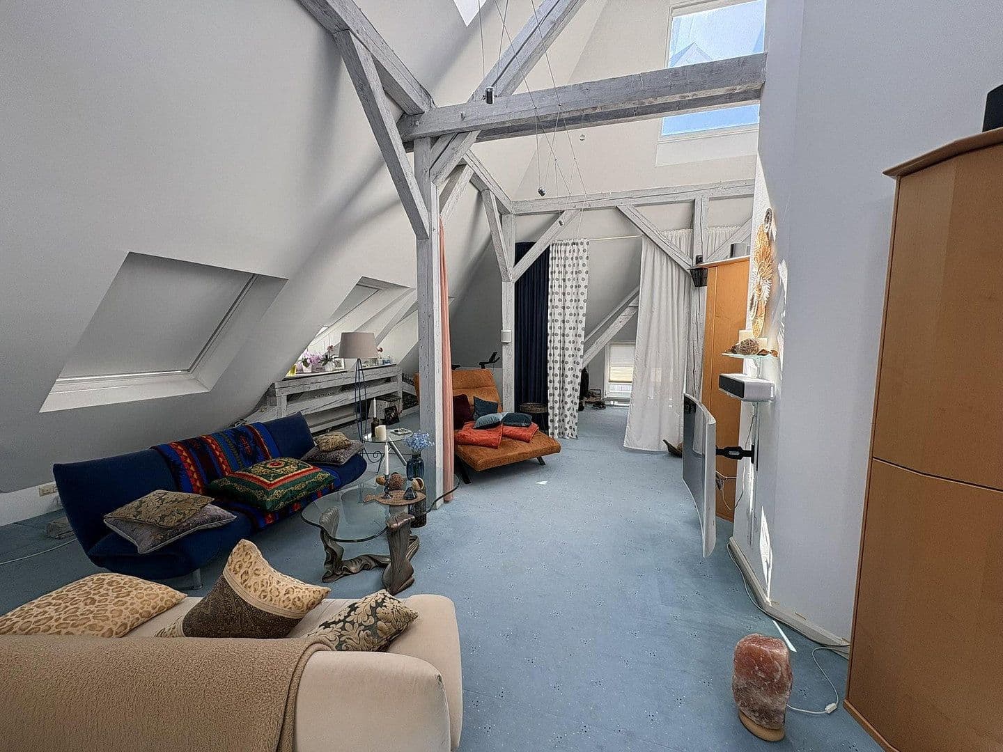 Prenájom bytu 3-izbový 214 m², Hannover, Dolné Sasko Prenájom bytu 3-izbový 214 m², Hannover, Dolné Sasko