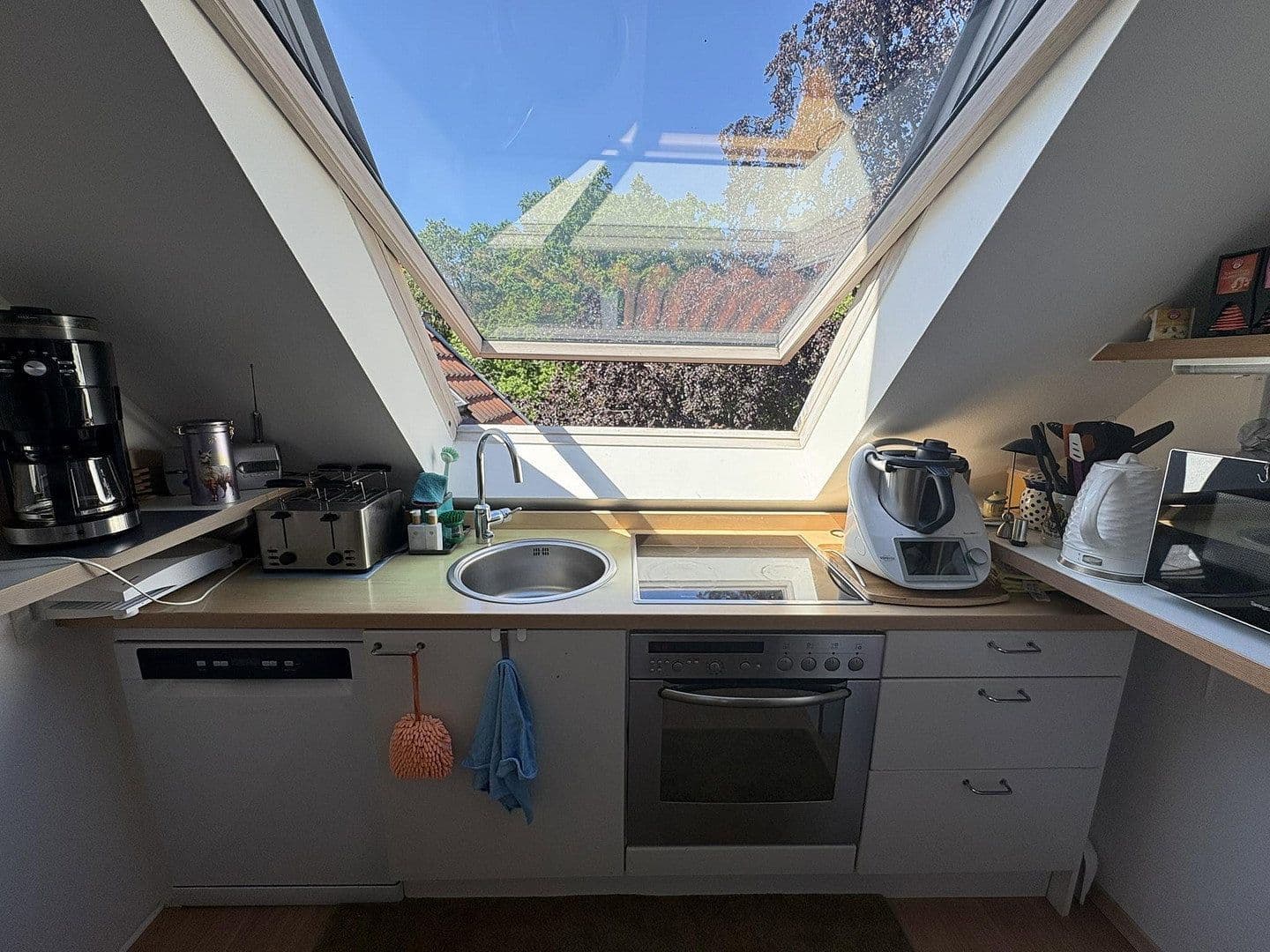 Prenájom bytu 3-izbový 214 m², Hannover, Dolné Sasko Prenájom bytu 3-izbový 214 m², Hannover, Dolné Sasko