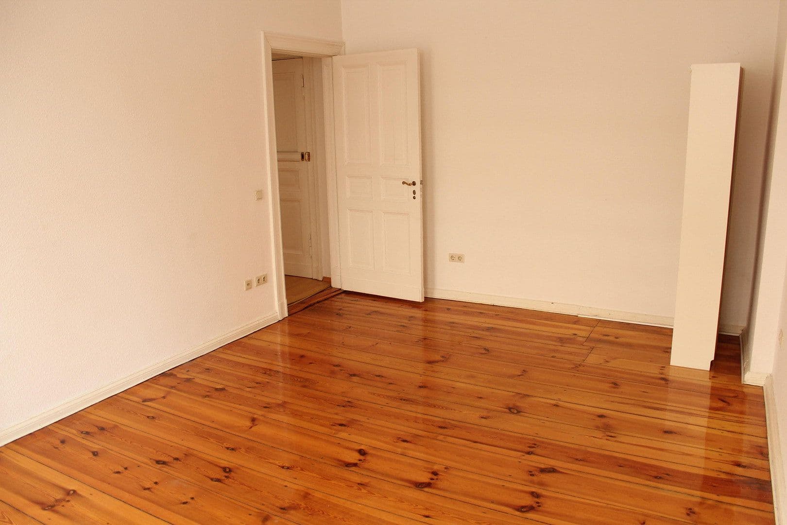 Prenájom bytu 2-izbový 59 m², Berlin, Berlín Prenájom bytu 2-izbový 59 m², Berlin, Berlín