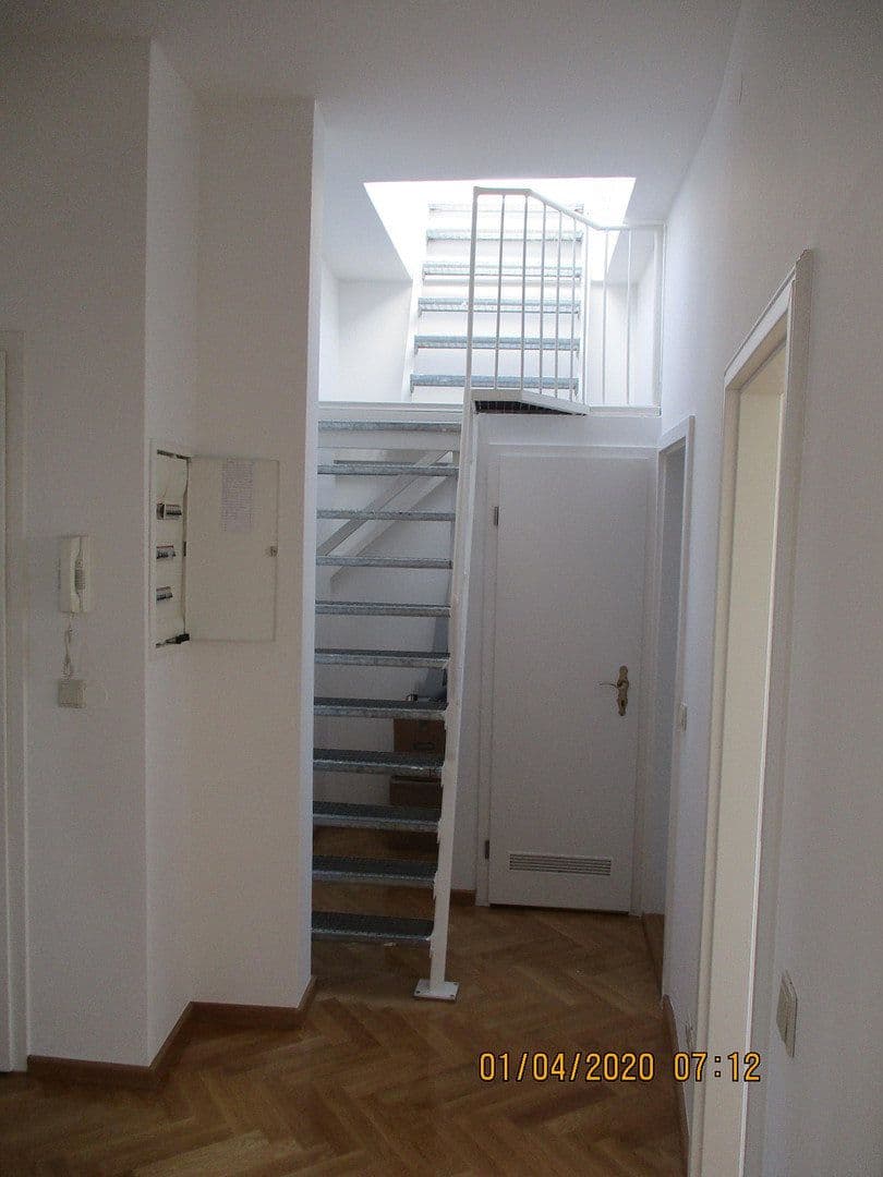 Prenájom bytu 4-izbový 105 m², Berlin, Berlín Prenájom bytu 4-izbový 105 m², Berlin, Berlín