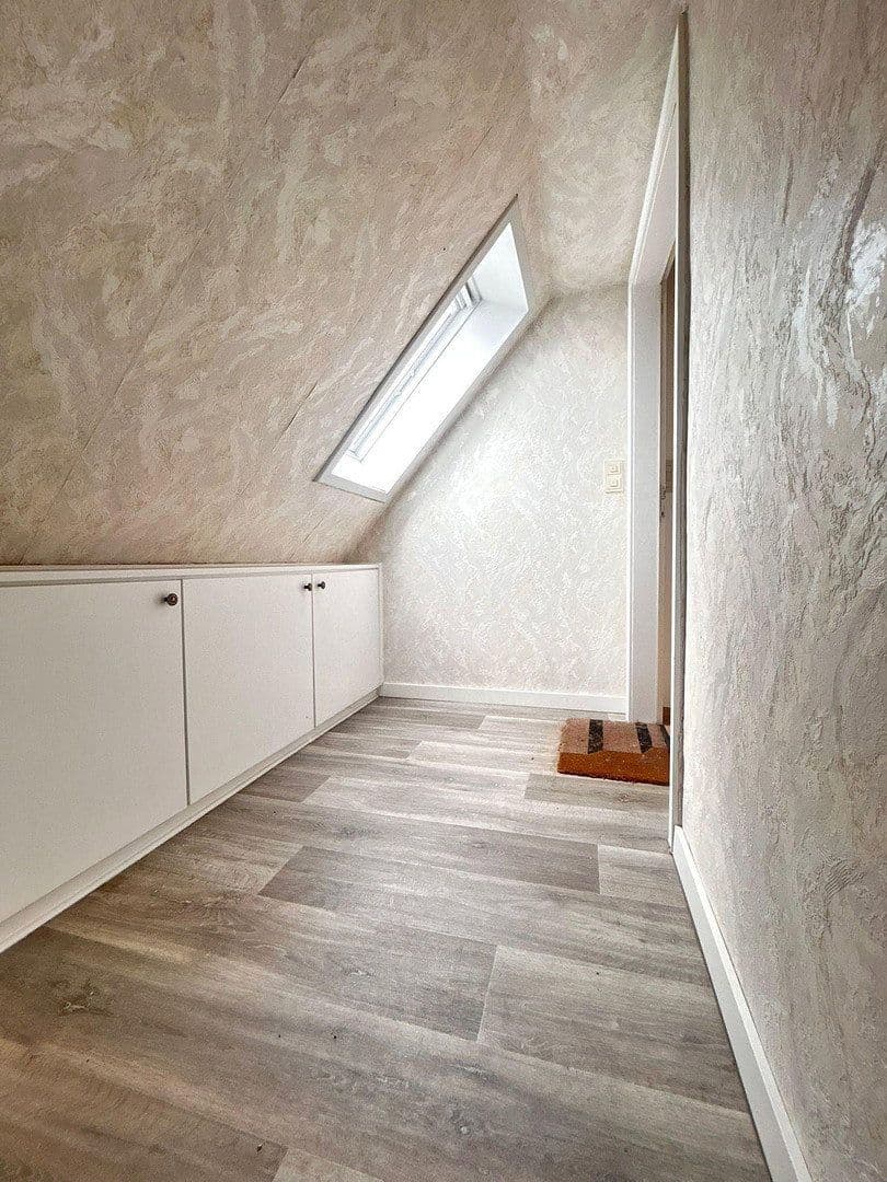 Prenájom bytu 2-izbový 90 m², Lutherstraße 8, Osnabrück, Dolné Sasko Prenájom bytu 2-izbový 90 m², Lutherstraße 8, Osnabrück, Dolné Sasko