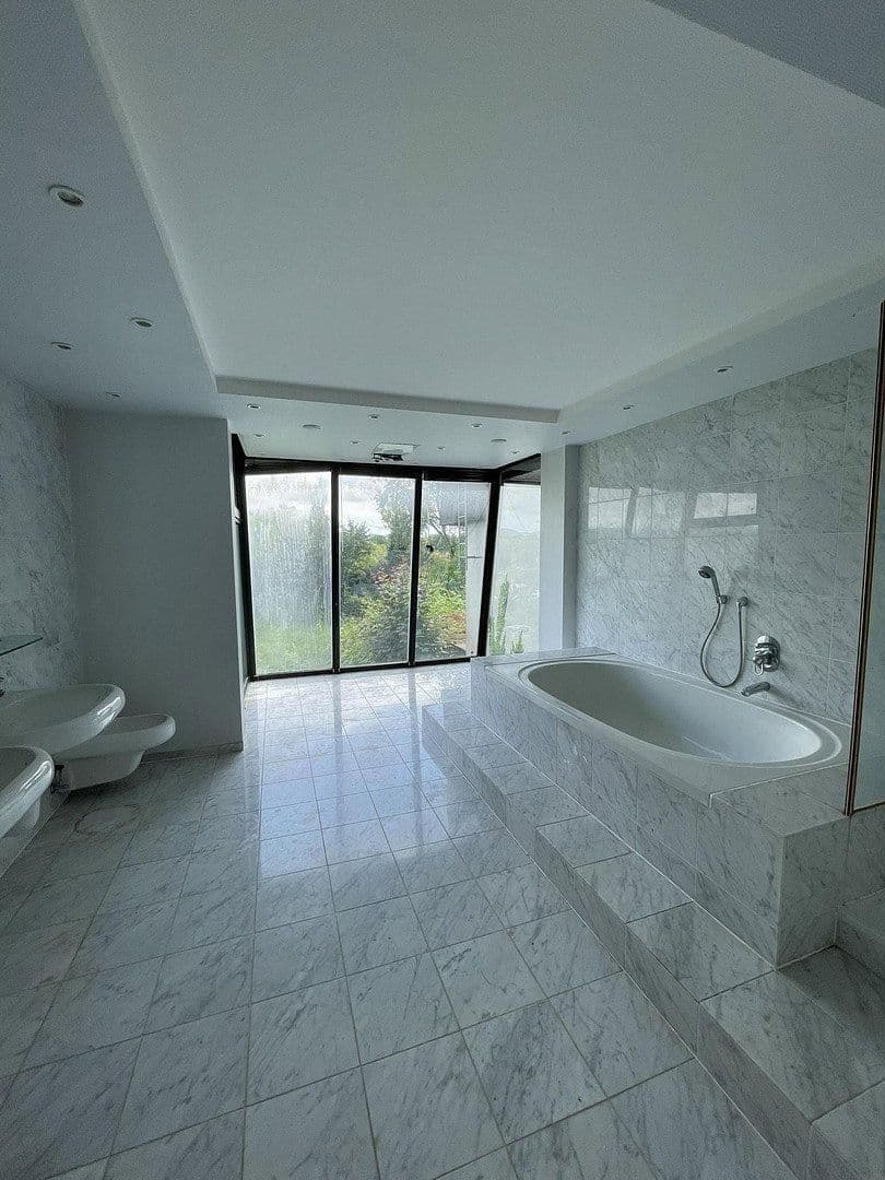 Predaj domu 245 m², pozemek 2.660 m², Aschaffenburg, Bavorsko Predaj domu 245 m², pozemek 2.660 m², Aschaffenburg, Bavorsko
