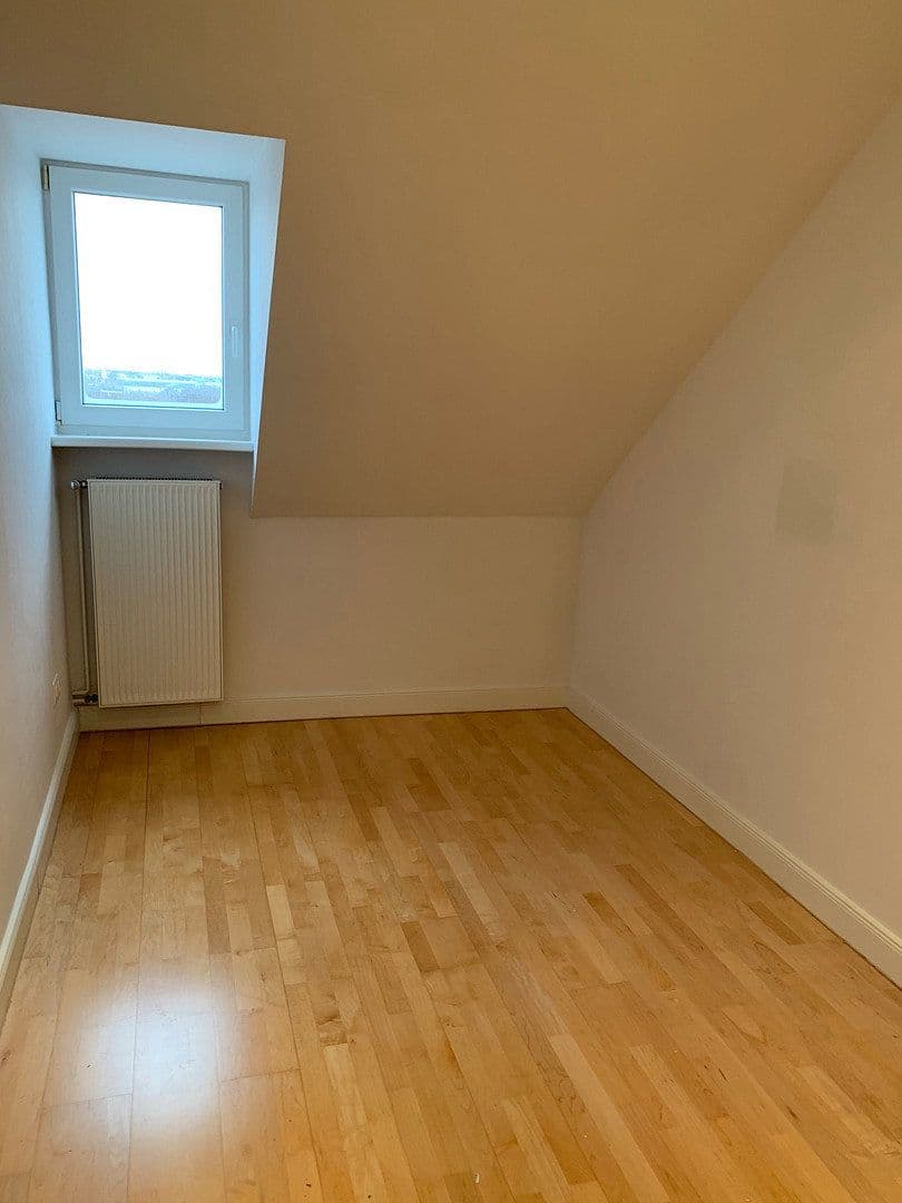 Prenájom bytu 4-izbový 128 m², Zierenbergstr. 72, Hildesheim, Dolné Sasko Prenájom bytu 4-izbový 128 m², Zierenbergstr. 72, Hildesheim, Dolné Sasko