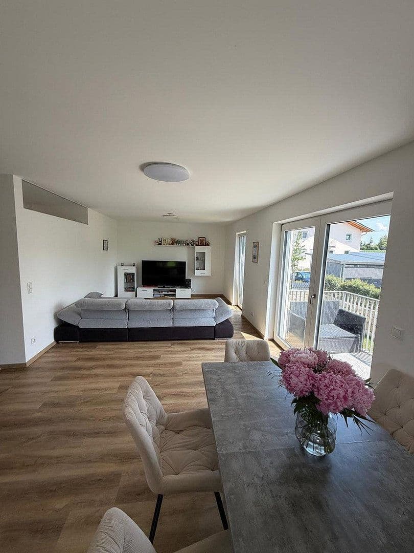 Prenájom bytu 3-izbový 102 m², Boschstraße 3, Heldenstein, Bavorsko Prenájom bytu 3-izbový 102 m², Boschstraße 3, Heldenstein, Bavorsko