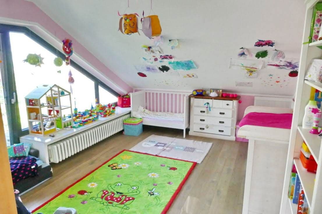 Prenájom bytu 5-izbový 170 m², Bielefeld, Severné Porýnie - Westfálsko Prenájom bytu 5-izbový 170 m², Bielefeld, Severné Porýnie - Westfálsko