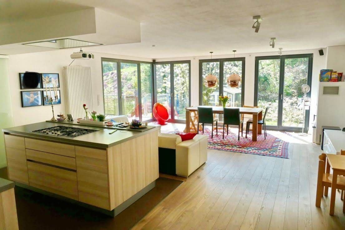 Prenájom bytu 5-izbový 170 m², Bielefeld, Severné Porýnie - Westfálsko Prenájom bytu 5-izbový 170 m², Bielefeld, Severné Porýnie - Westfálsko