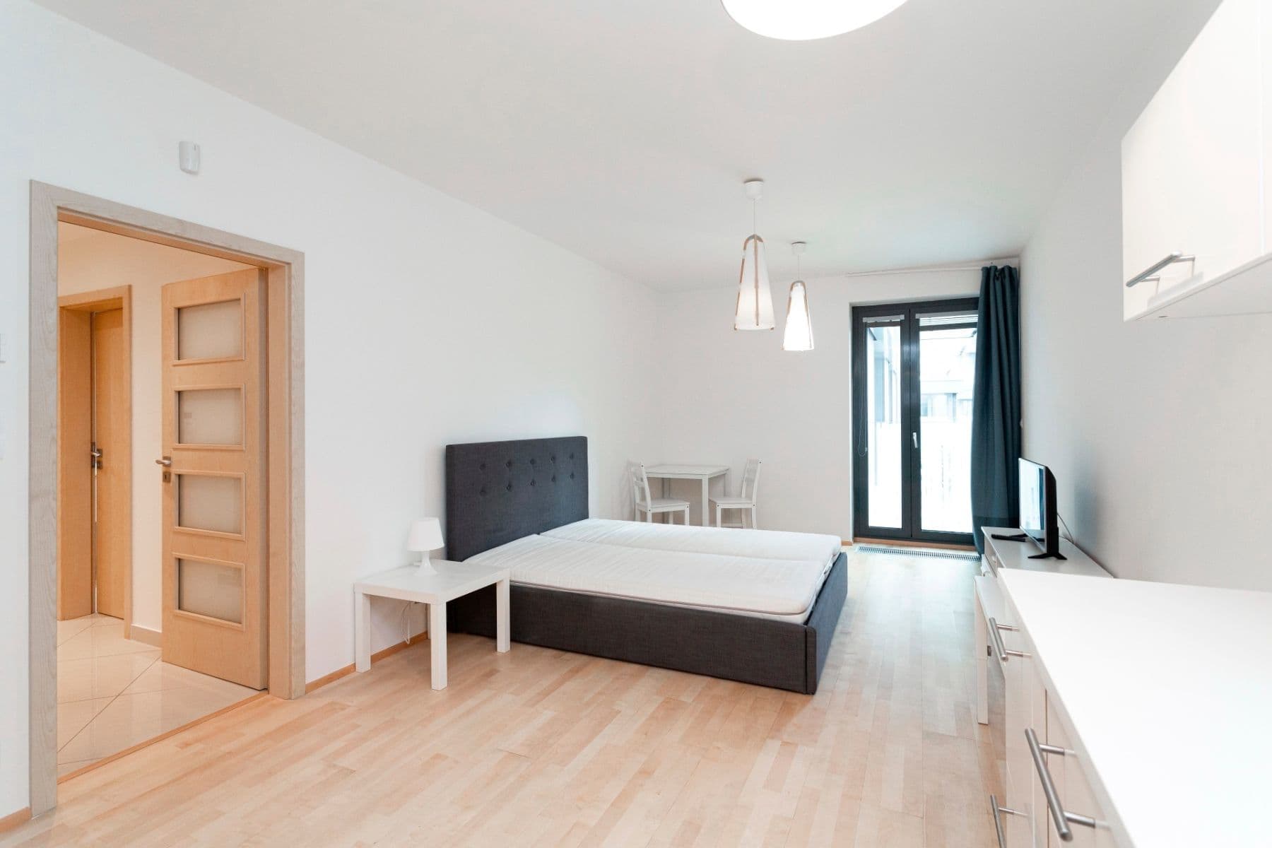Prenájom bytu 1-izbový 43 m², Olšanská, Praha, Praha Prenájom bytu 1-izbový 43 m², Olšanská, Praha, Praha