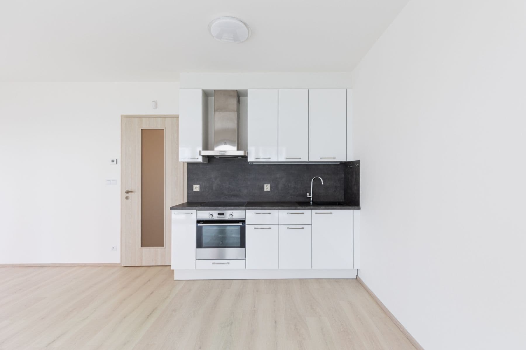 Prenájom bytu 1-izbový 37 m², Toufarova, Praha, Praha Prenájom bytu 1-izbový 37 m², Toufarova, Praha, Praha