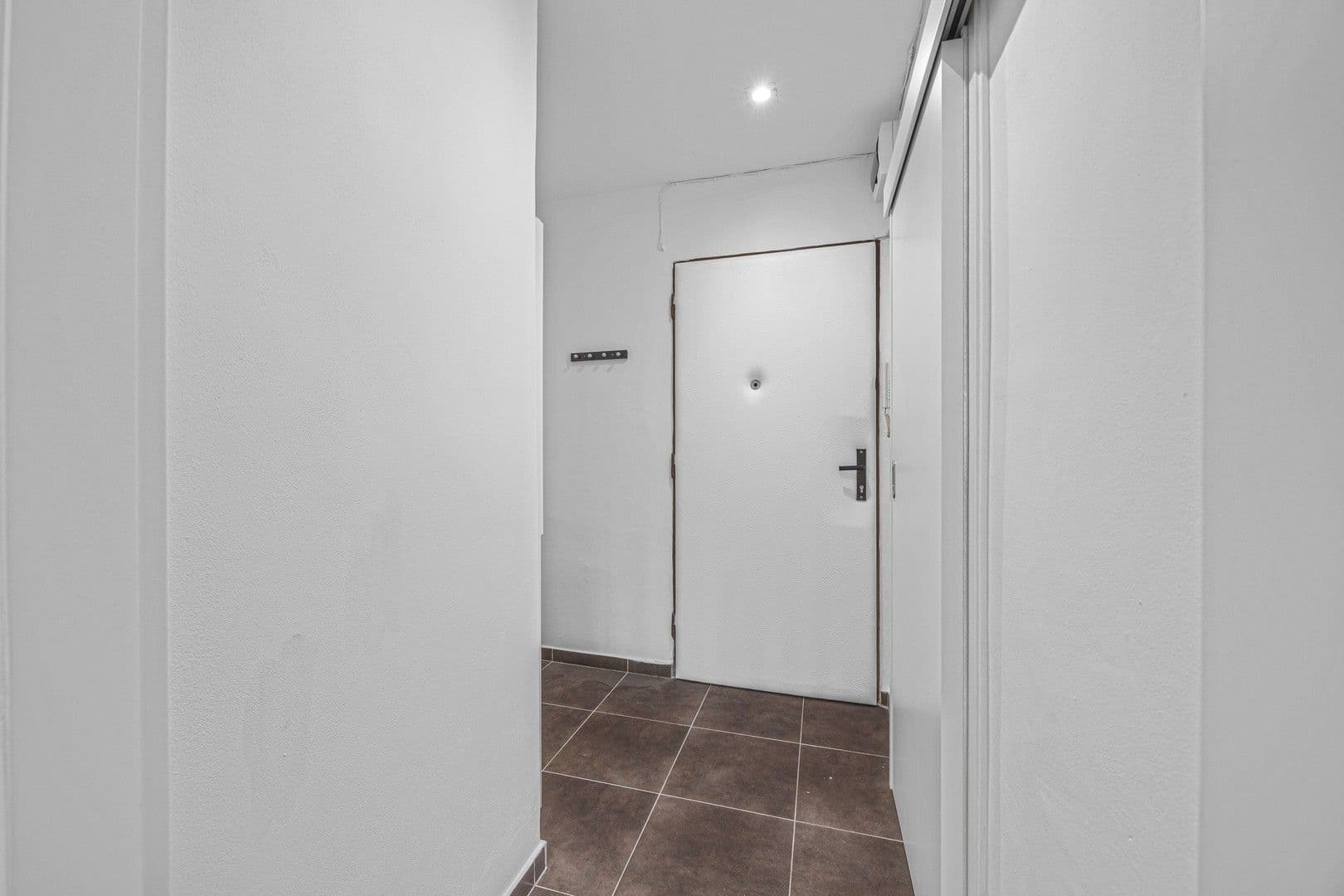 Prenájom bytu 1-izbový 30 m², Jakutská, Praha, Praha Prenájom bytu 1-izbový 30 m², Jakutská, Praha, Praha