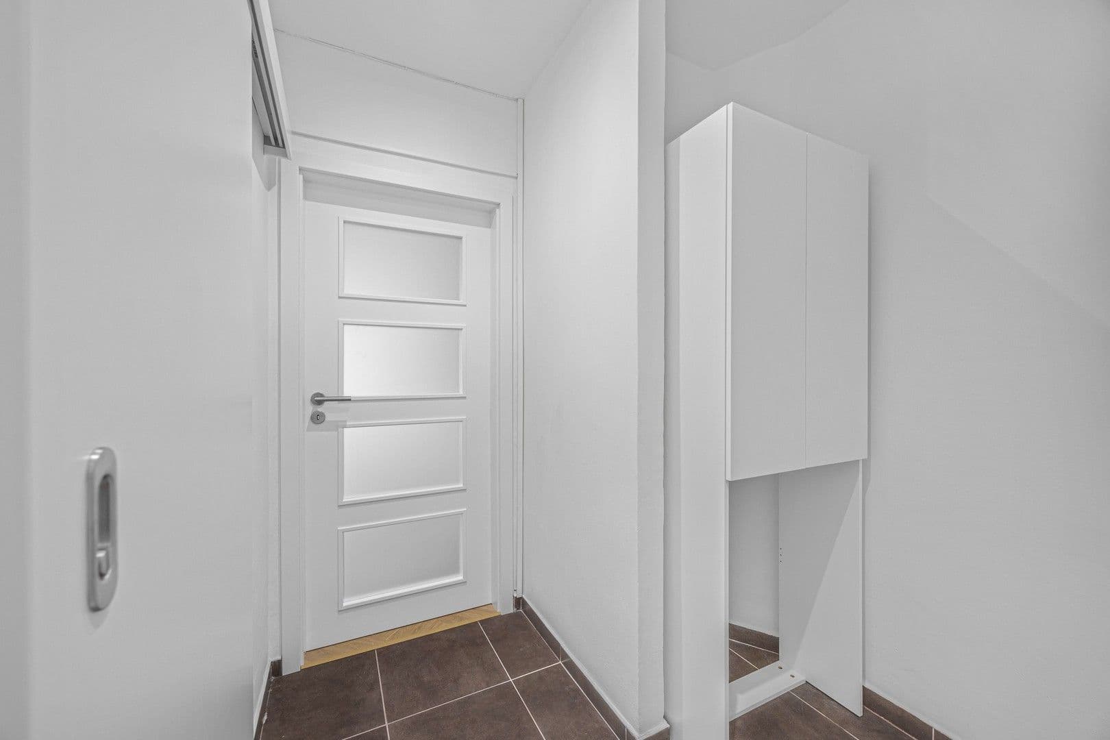 Prenájom bytu 1-izbový 30 m², Jakutská, Praha, Praha Prenájom bytu 1-izbový 30 m², Jakutská, Praha, Praha