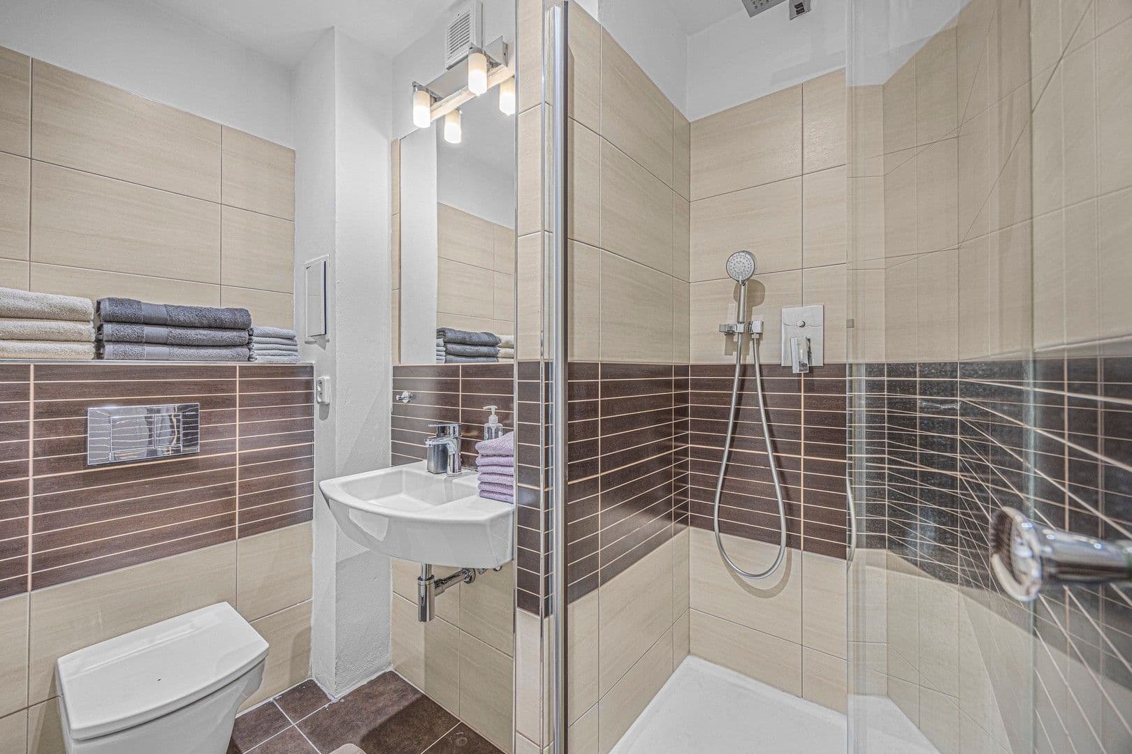 Prenájom bytu 1-izbový 30 m², Jakutská, Praha, Praha Prenájom bytu 1-izbový 30 m², Jakutská, Praha, Praha