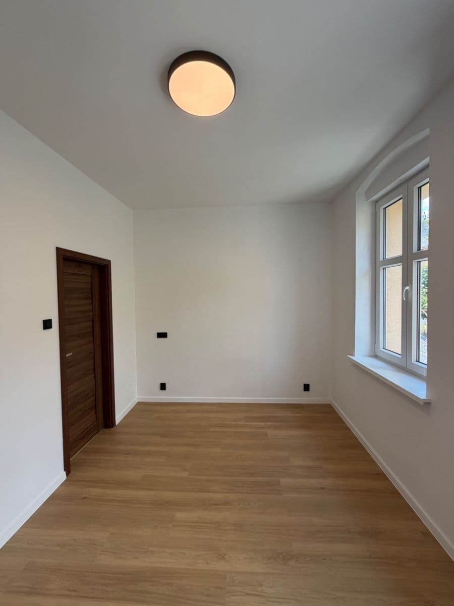 Predaj bytu 2-izbový 43 m², Závodu míru, Karlovy Vary, Karlovarský kraj Predaj bytu 2-izbový 43 m², Závodu míru, Karlovy Vary, Karlovarský kraj