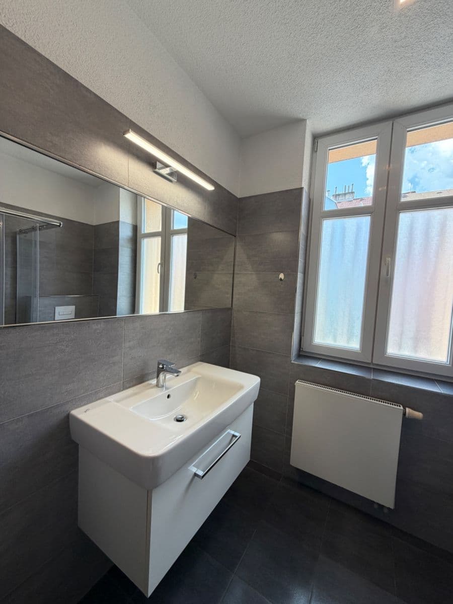 Predaj bytu 2-izbový 43 m², Závodu míru, Karlovy Vary, Karlovarský kraj Predaj bytu 2-izbový 43 m², Závodu míru, Karlovy Vary, Karlovarský kraj