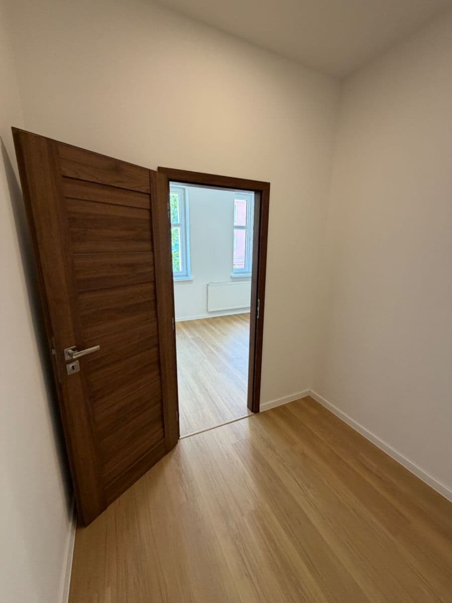 Predaj bytu 2-izbový 43 m², Závodu míru, Karlovy Vary, Karlovarský kraj Predaj bytu 2-izbový 43 m², Závodu míru, Karlovy Vary, Karlovarský kraj