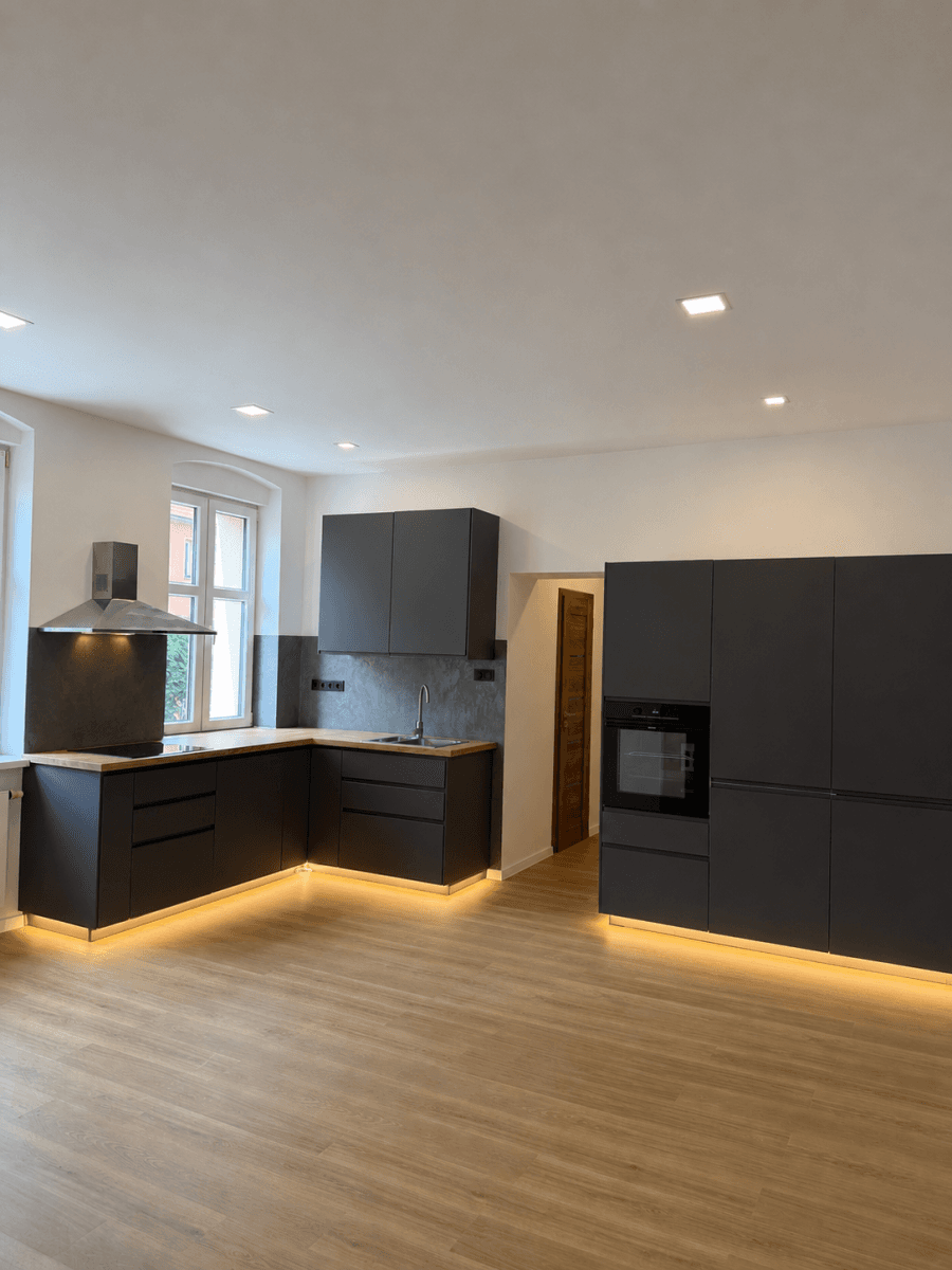 Predaj bytu 2-izbový 43 m², Závodu míru, Karlovy Vary, Karlovarský kraj Predaj bytu 2-izbový 43 m², Závodu míru, Karlovy Vary, Karlovarský kraj