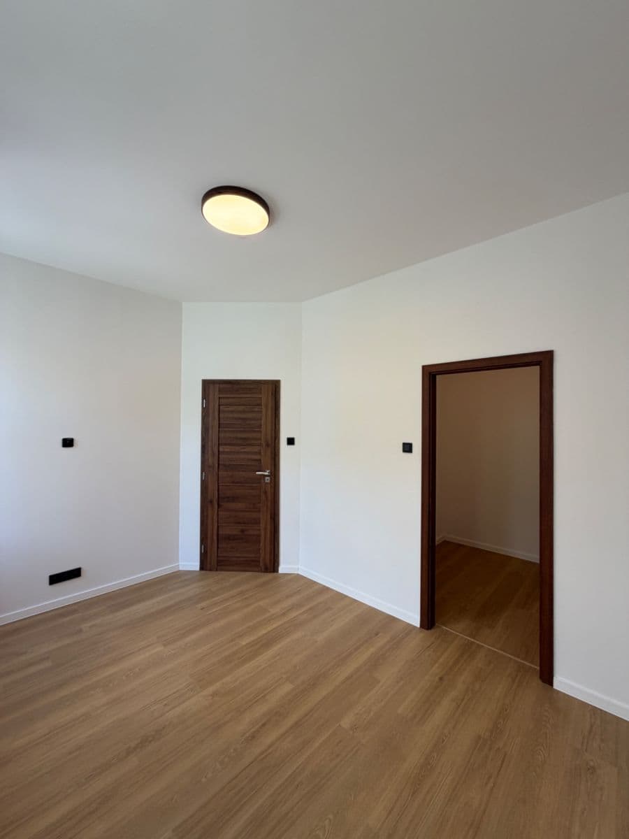 Predaj bytu 2-izbový 43 m², Závodu míru, Karlovy Vary, Karlovarský kraj Predaj bytu 2-izbový 43 m², Závodu míru, Karlovy Vary, Karlovarský kraj