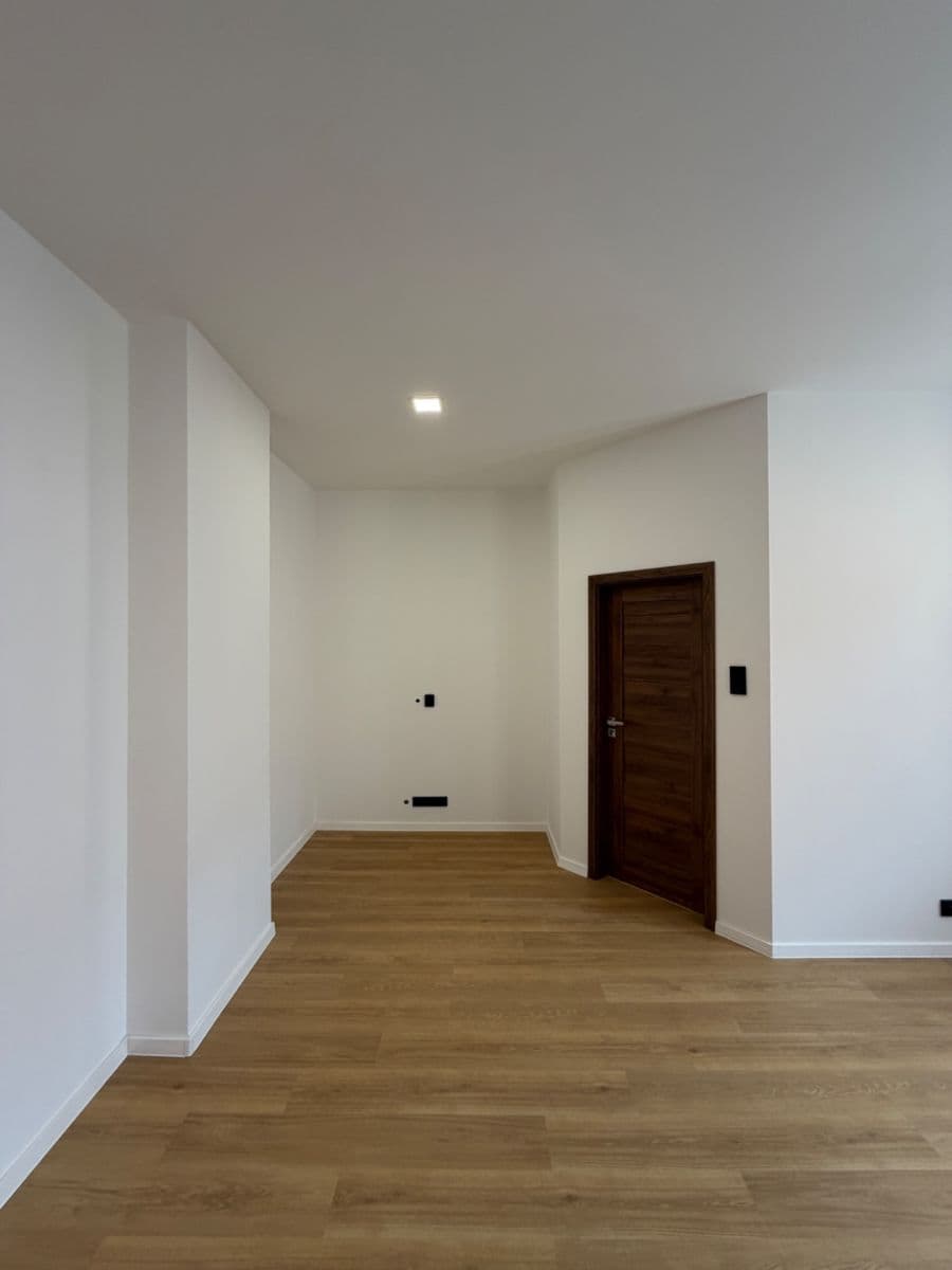Predaj bytu 2-izbový 43 m², Závodu míru, Karlovy Vary, Karlovarský kraj Predaj bytu 2-izbový 43 m², Závodu míru, Karlovy Vary, Karlovarský kraj