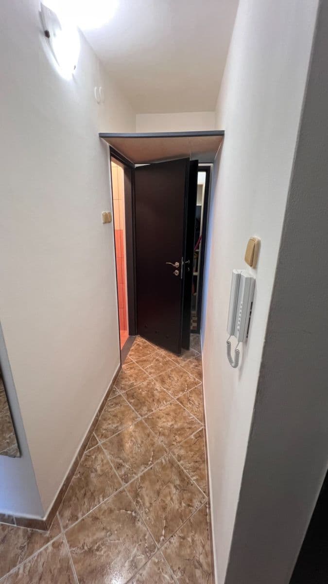 Prenájom bytu 2-izbový 54 m², Hrubínova, Neratovice, Středočeský kraj Prenájom bytu 2-izbový 54 m², Hrubínova, Neratovice, Středočeský kraj