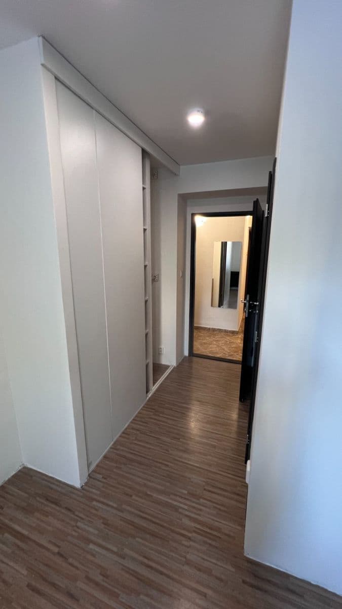 Prenájom bytu 2-izbový 54 m², Hrubínova, Neratovice, Středočeský kraj Prenájom bytu 2-izbový 54 m², Hrubínova, Neratovice, Středočeský kraj