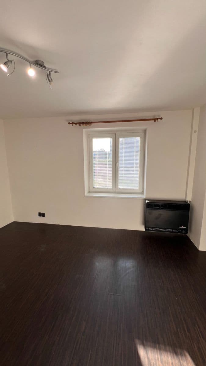 Prenájom bytu 2-izbový 54 m², Hrubínova, Neratovice, Středočeský kraj Prenájom bytu 2-izbový 54 m², Hrubínova, Neratovice, Středočeský kraj
