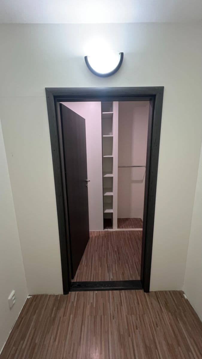 Prenájom bytu 2-izbový 54 m², Hrubínova, Neratovice, Středočeský kraj Prenájom bytu 2-izbový 54 m², Hrubínova, Neratovice, Středočeský kraj