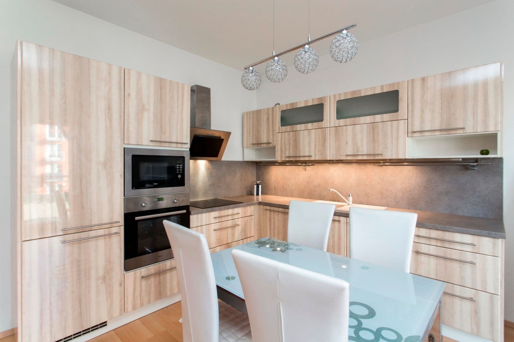 Prenájom bytu 1-izbový 39 m², Pavla Beneše, Praha, Praha Prenájom bytu 1-izbový 39 m², Pavla Beneše, Praha, Praha
