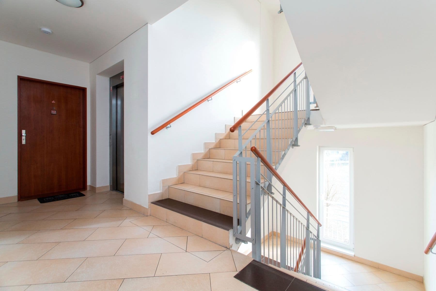 Prenájom bytu 1-izbový 39 m², Pavla Beneše, Praha, Praha Prenájom bytu 1-izbový 39 m², Pavla Beneše, Praha, Praha