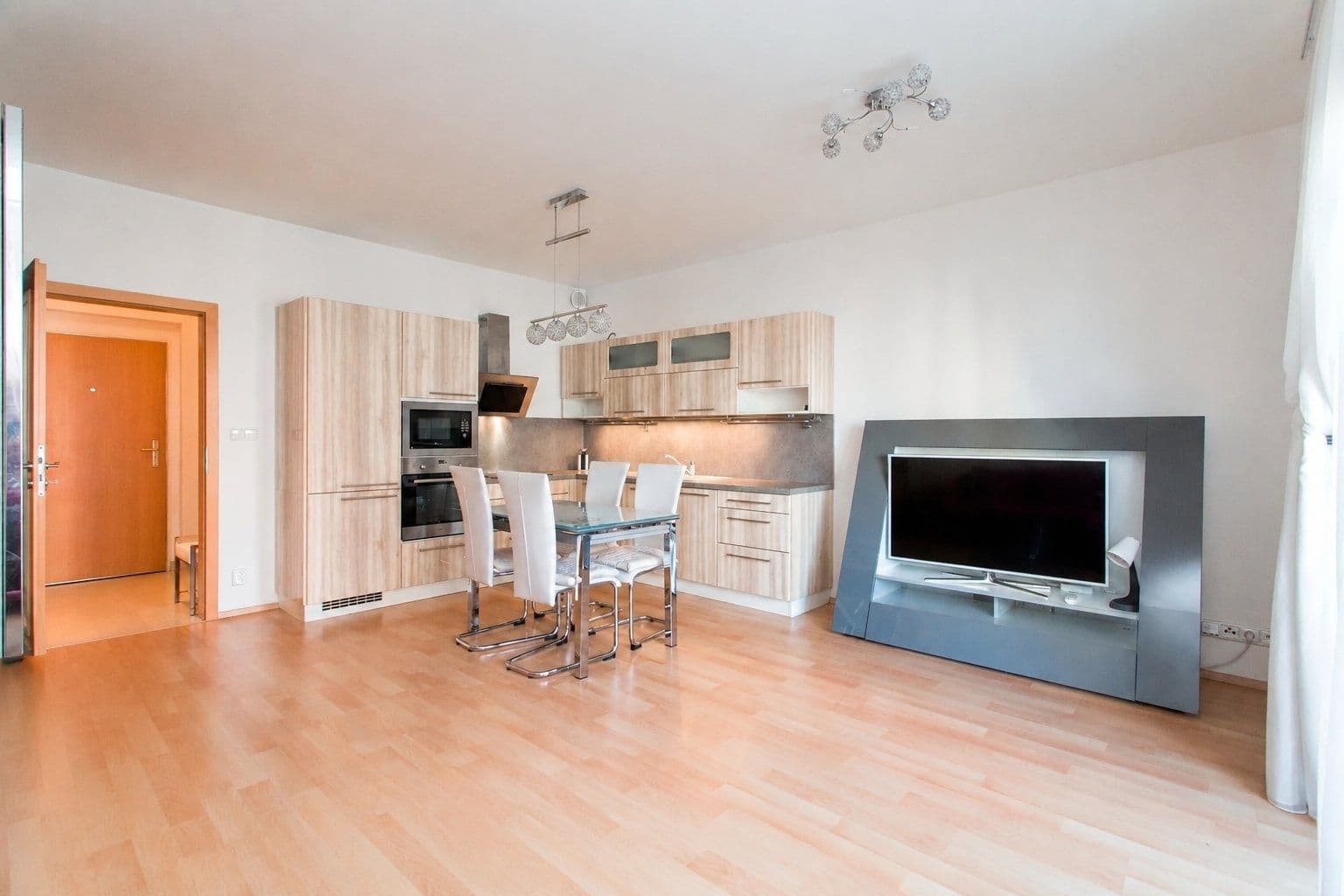 Prenájom bytu 1-izbový 39 m², Pavla Beneše, Praha, Praha Prenájom bytu 1-izbový 39 m², Pavla Beneše, Praha, Praha