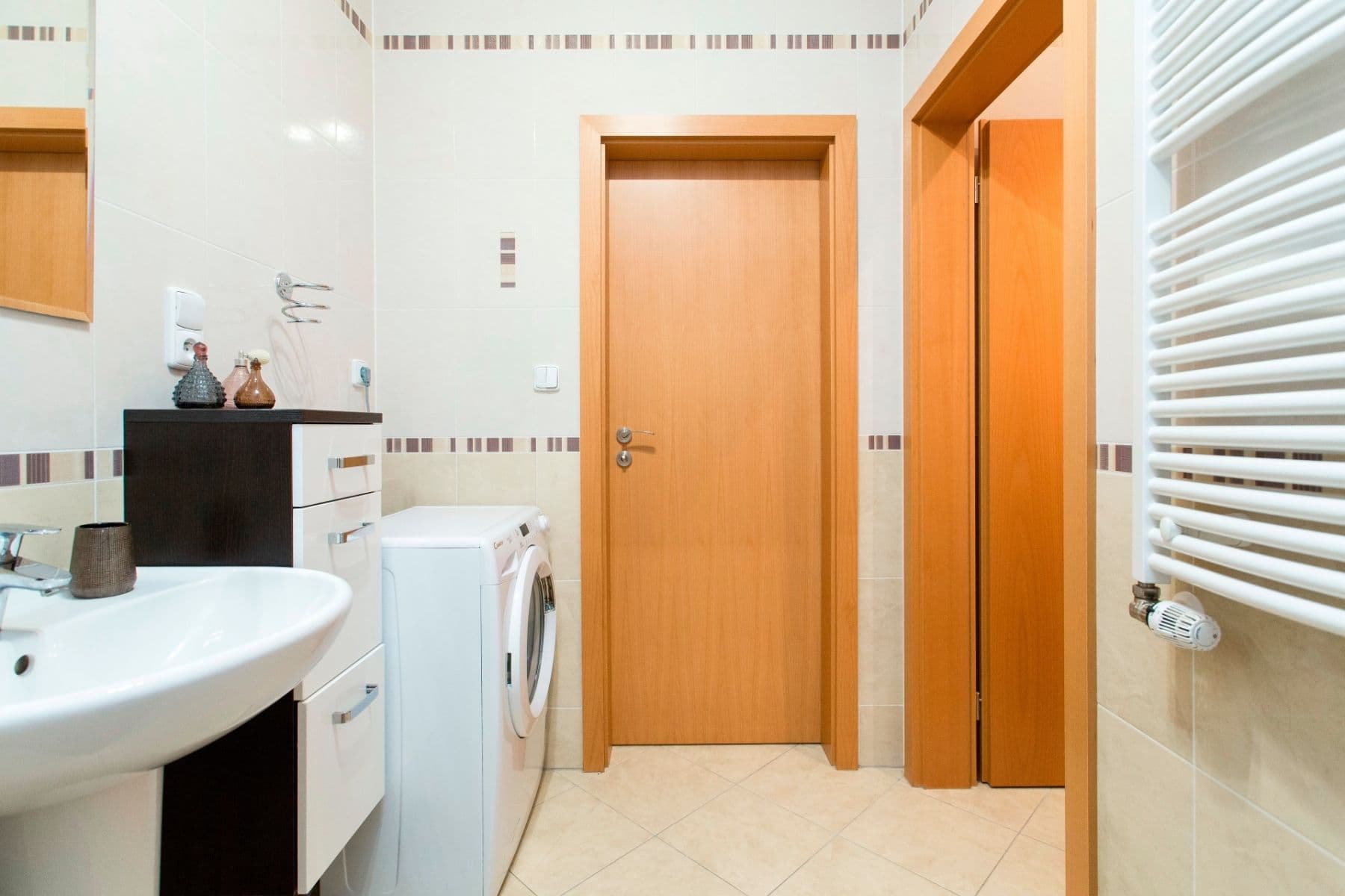 Prenájom bytu 1-izbový 39 m², Pavla Beneše, Praha, Praha Prenájom bytu 1-izbový 39 m², Pavla Beneše, Praha, Praha