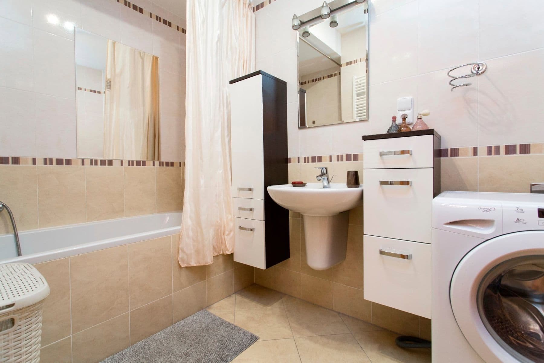 Prenájom bytu 1-izbový 39 m², Pavla Beneše, Praha, Praha Prenájom bytu 1-izbový 39 m², Pavla Beneše, Praha, Praha