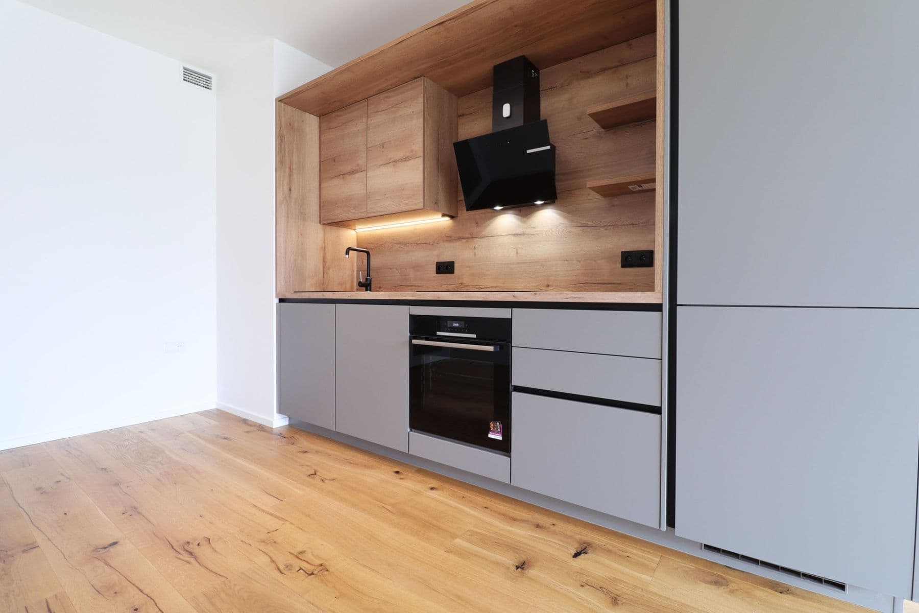 Prenájom bytu 1-izbový 45 m², Ramonova, Praha, Praha Prenájom bytu 1-izbový 45 m², Ramonova, Praha, Praha