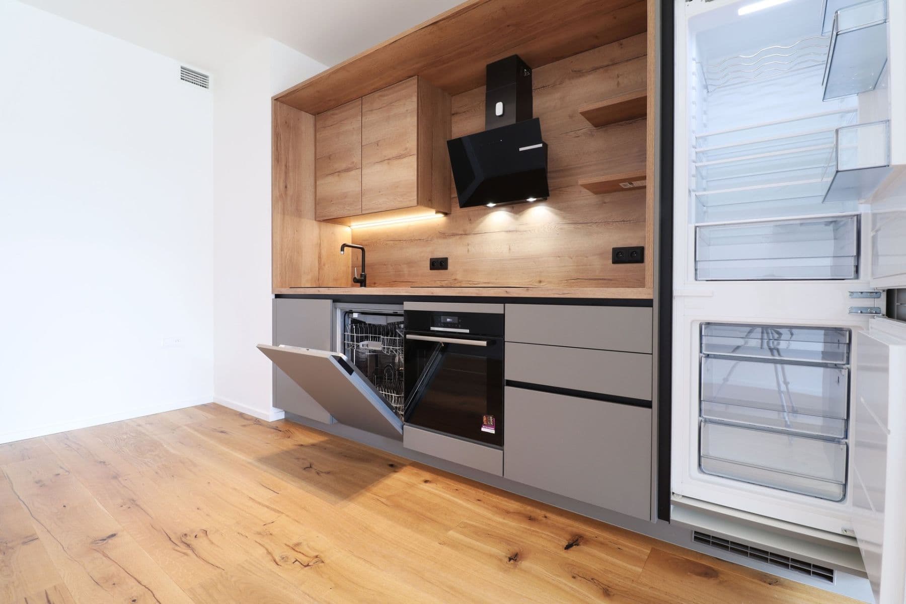 Prenájom bytu 1-izbový 45 m², Ramonova, Praha, Praha Prenájom bytu 1-izbový 45 m², Ramonova, Praha, Praha