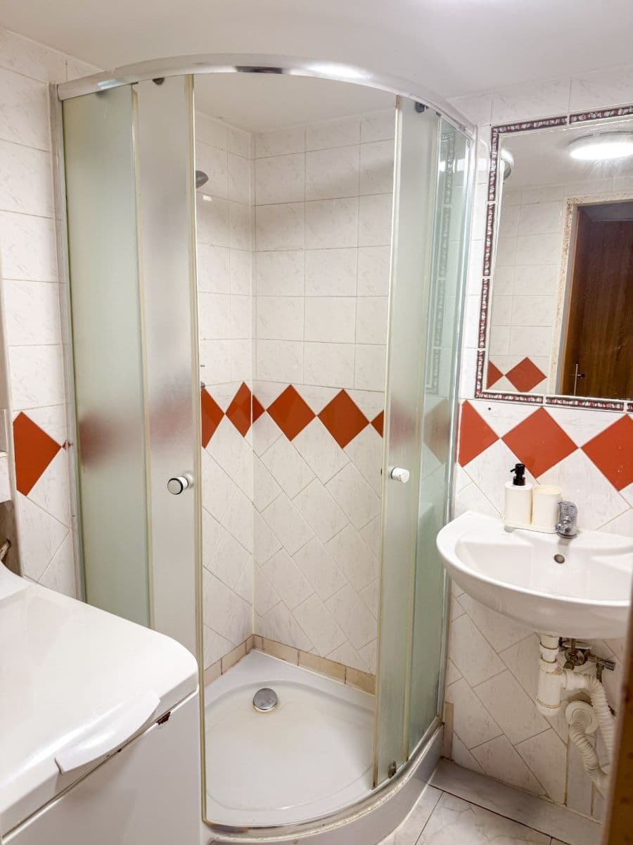 Prenájom bytu 1-izbový 42 m², Husitská, Praha, Praha Prenájom bytu 1-izbový 42 m², Husitská, Praha, Praha