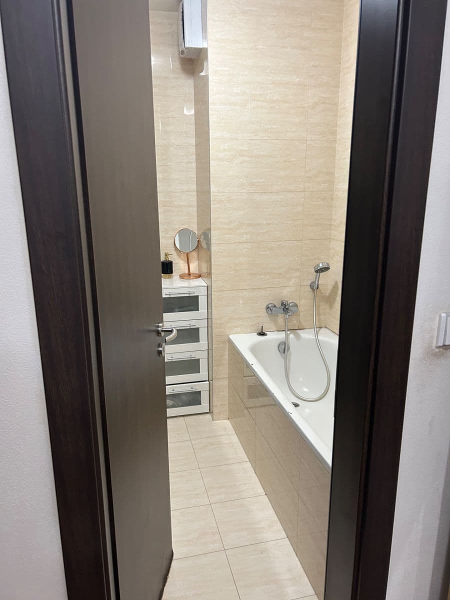 Prenájom bytu 3-izbový 80 m², Pajštúnska, Petržalka, Bratislavský kraj Prenájom bytu 3-izbový 80 m², Pajštúnska, Petržalka, Bratislavský kraj