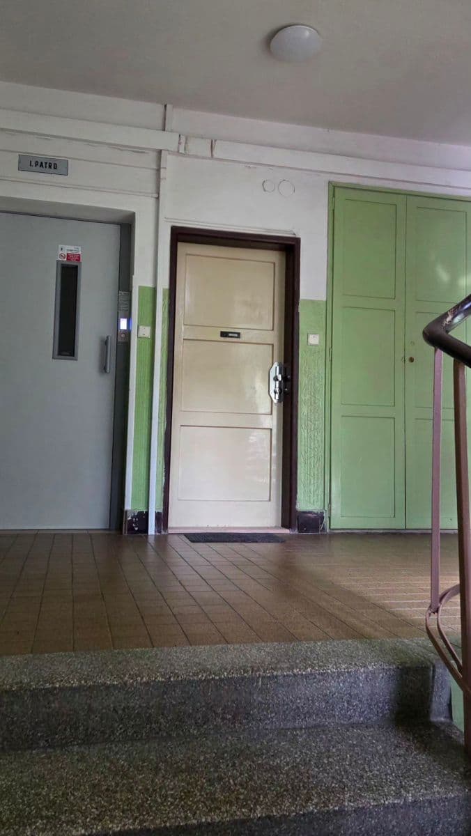 Prenájom bytu 1-izbový 17 m², Jerevanská, Praha, Praha Prenájom bytu 1-izbový 17 m², Jerevanská, Praha, Praha